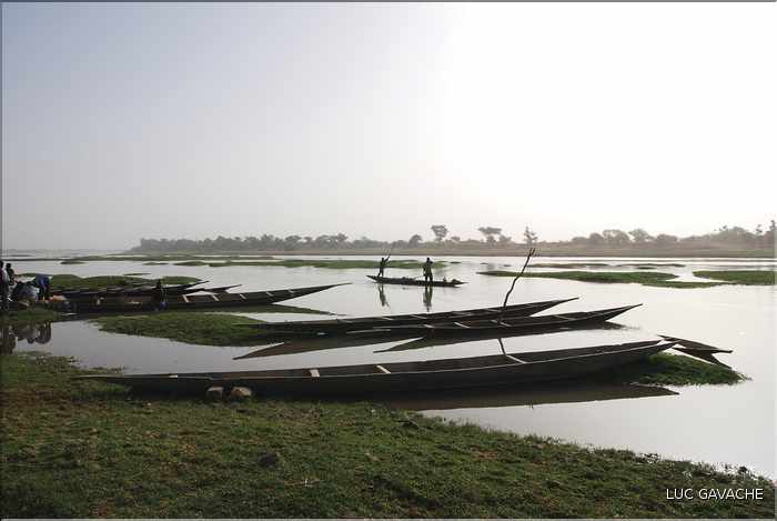 Pinasses sur le fleuve Bani, affluent du fleuve Niger (28)