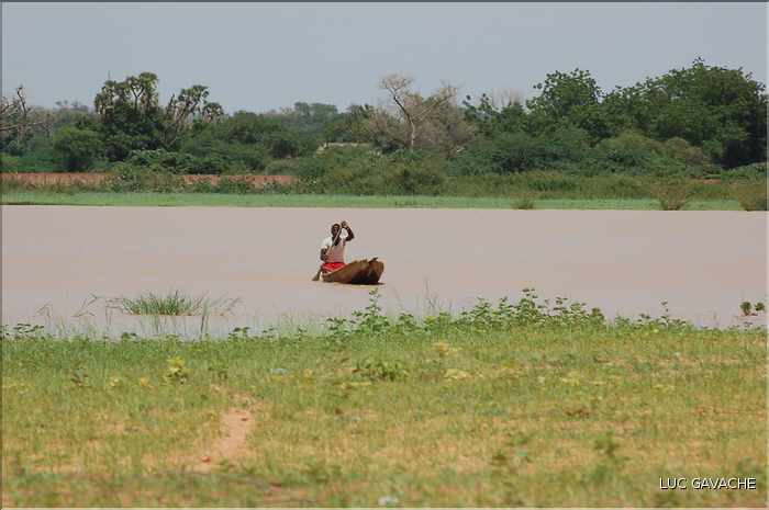 Pinasse sur le fleuve Niger, non loin de Niamey (2)
