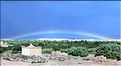 Arc-en-ciel recouvrant un village de la vallée du Dadés, Maroc