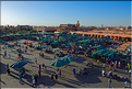 À côté de la Koutoubia se trouve un des hauts lieux de Marrakech, la place Jemaa-el-Fna. (2)