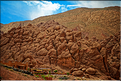 Dans la vallée du Dadès on trouve aussi la falaise de Tamlalt ou vallée des doigts de singe, et juste à côté la kasbah At-Arbi. (1)