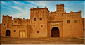 Près de Ouarzazate, au début de la vallée du Dadès, on trouve dans la palmeraie de Skoura la Kasbah Amridil. (1)