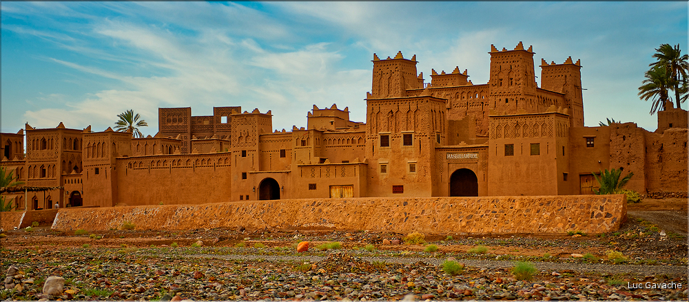 Près de Ouarzazate, au début de la vallée du Dadès, on trouve dans la palmeraie de Skoura la Kasbah Amridil. (2)