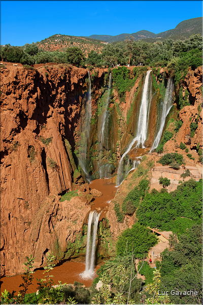 Les cascades d'Ouzoud, hautes de plus de cent mètres, sont situées entre le Moyen et le Haut Atlas. (2)