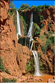 Les cascades d'Ouzoud, hautes de plus de cent mètres, sont situées entre le Moyen et le Haut Atlas. (5)