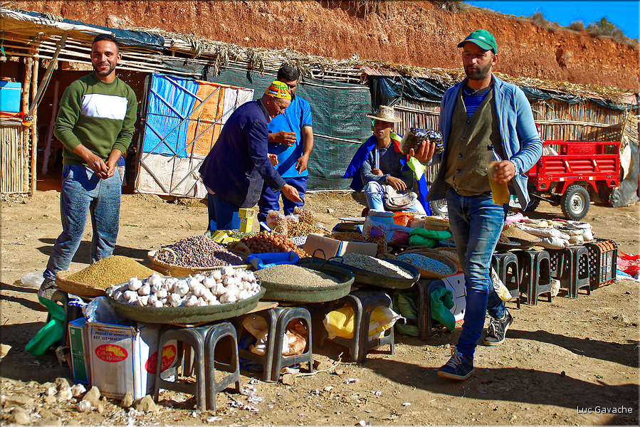 Le marché d'Ouzoud se déroule tous les mardis matin à l'extérieur du village. (32)