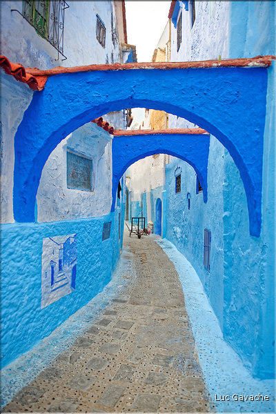 Dans les rues de la médina de Chefchaouen. (90)