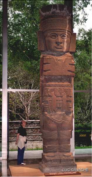 Atlante provenant de Tula, capitale des Toltéques. Musée de Mexico.