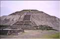 La pyramide du soleil de Teotihuacan est l'une des plus grande du monde avec 225 mètres de côté et 65 mètres de hauteur.