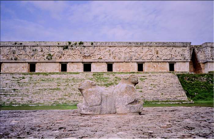 La cité Maya d'Uxmal fut réalisée entre le IX et X éme siécle. (2)