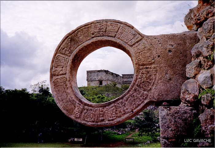 Anneau du jeu de balle d'Uxmal.