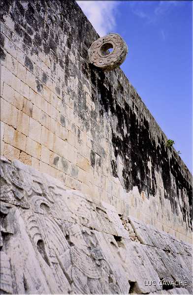 Le jeu de balle de Chichén Itza. (1)