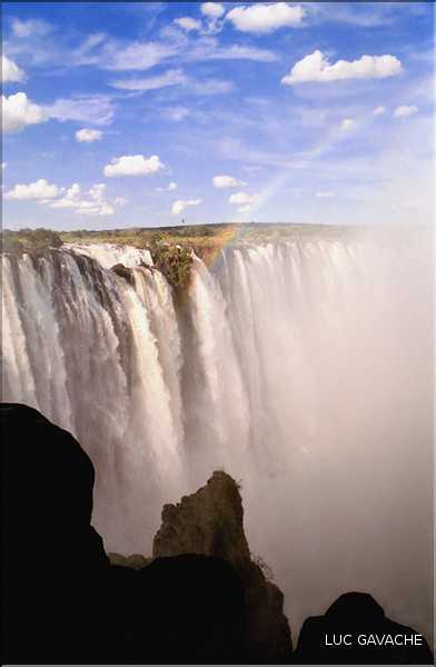 Sur le Zambèze, les chutes Victoria, hautes de 128 mètres et large de 1.700 mètres, sont des plus spectaculaires, Zimbabwe (5)