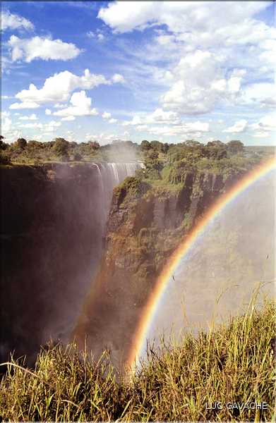 Sur le Zambèze, les chutes Victoria, hautes de 128 mètres et large de 1.700 mètres, sont des plus spectaculaires, Zimbabwe (7)