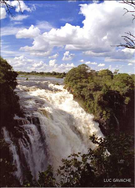 Sur le Zambèze, les chutes Victoria, hautes de 128 mètres et large de 1.700 mètres, sont des plus spectaculaires, Zimbabwe (9)