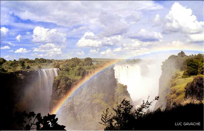 Sur le Zambèze, les chutes Victoria, hautes de 128 mètres et large de 1.700 mètres, sont des plus spectaculaires, Zimbabwe (10)