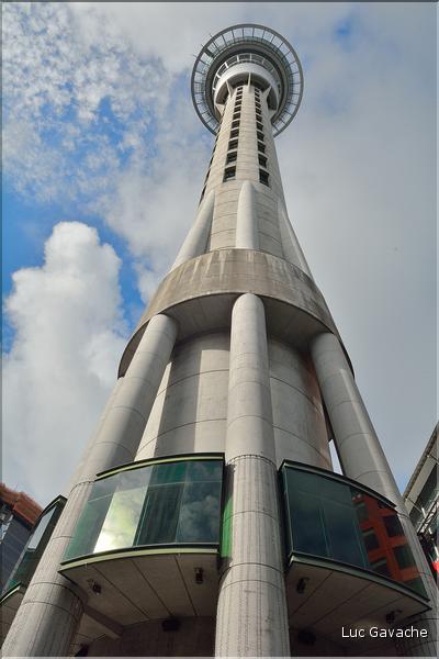 La sky tower. (2)