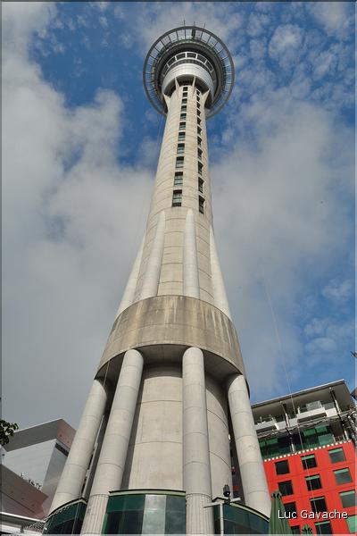 La sky tower. (3)