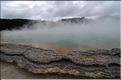 A Champagne pool l'eau jaillit à une température de 74 c., alors que la couleur orange est due à la présence d'antimoine (1)