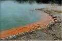 A Champagne pool l'eau jaillit à une température de 74 c., alors que la couleur orange est due à la présence d'antimoine (5)