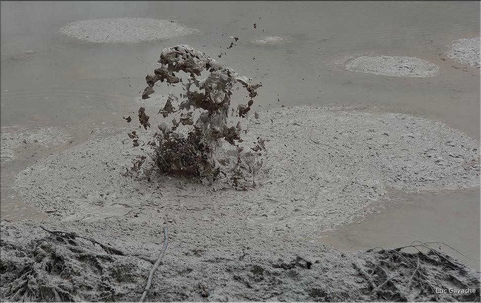 Les marmites de boue de Mud Pools à Wai-o-Tapu. (4)
