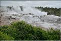 Le site volcanique de Te Puia se situe au porte de Roturua. (1)