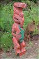 Le site de Te Puia abrite également de nombreux témoignages de la culture maorie. Ici des totems sculptés. (10)