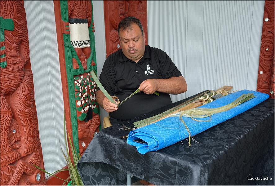 Vanneries et tissages traditionnels maoris. (1)
