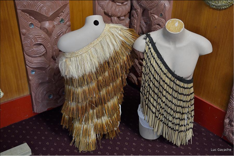 Vanneries et tissages traditionnels maoris. (3)