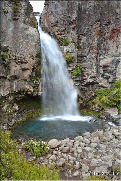 En chemin vers les Tama Lakes, situés au pied du Tongariro. Ici Taranaki falls. (11)