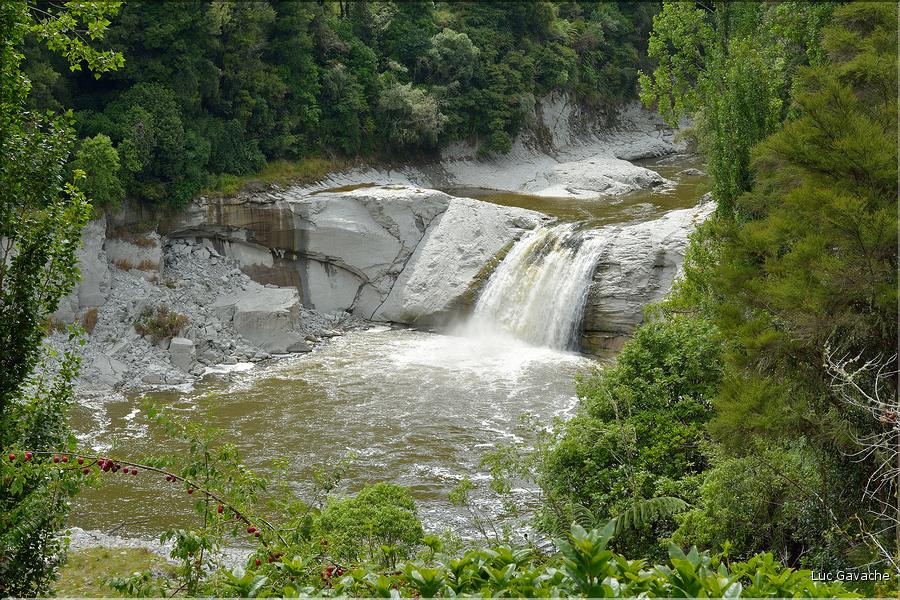 Raukaya falls dans la région située au sud du Parc de Tongariro. (1)
