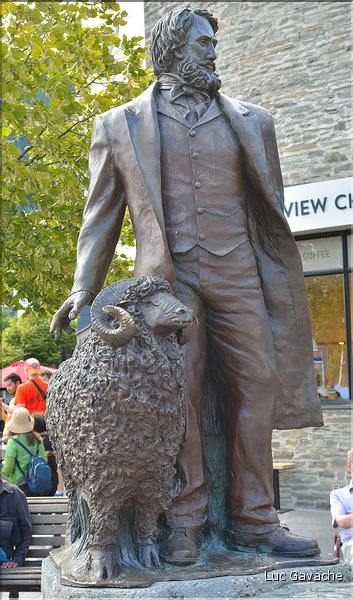 Dans la ville de Queenstown. (4)