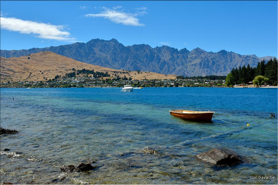 Les rives du lac Wakatipua au cur de la ville de Queenstown. (1)
