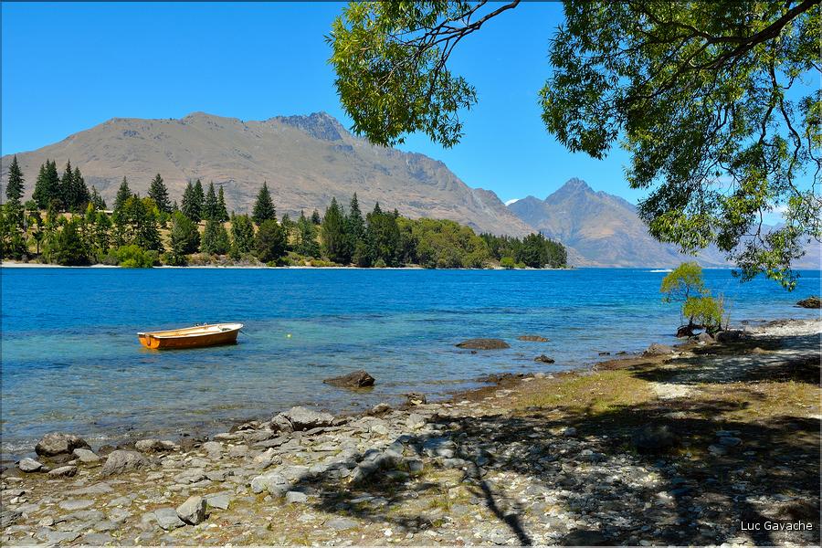 Les rives du lac Wakatipua au cur de la ville de Queenstown. (5)