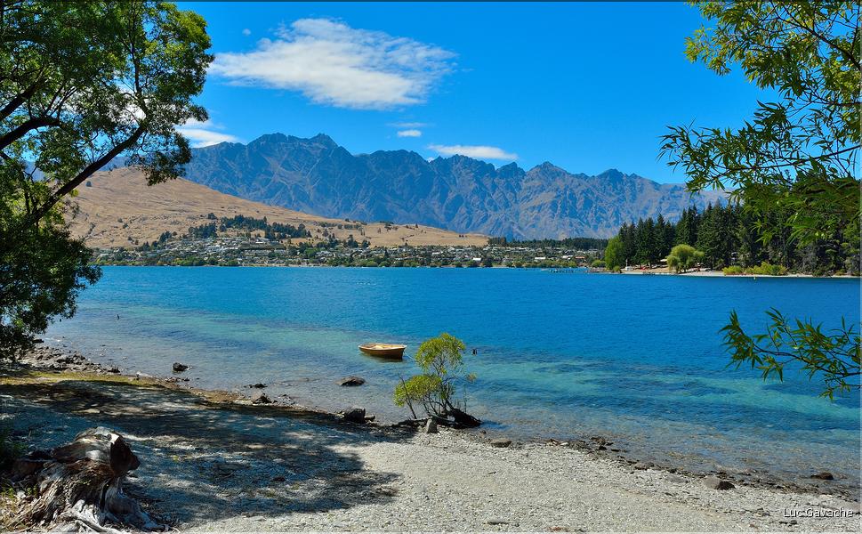 Les rives du lac Wakatipua au cur de la ville de Queenstown. (6)