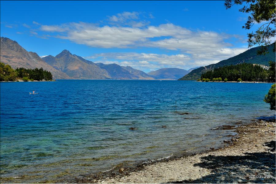 Les rives du lac Wakatipua au cur de la ville de Queenstown. (8)