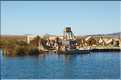 48 Sur le lac Titicaca,  au milieu des roseaux, se trouvent les îles flottantes des Indiens Uros  (7)