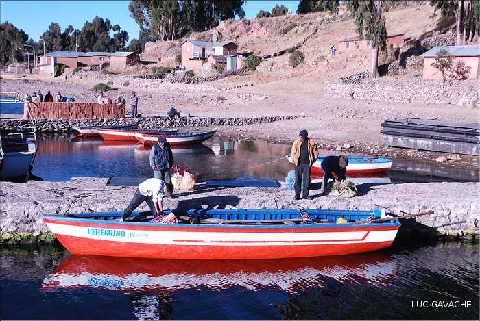 60 Un des rares port de l'île d'Amantani sur le lac Titicaca (2)