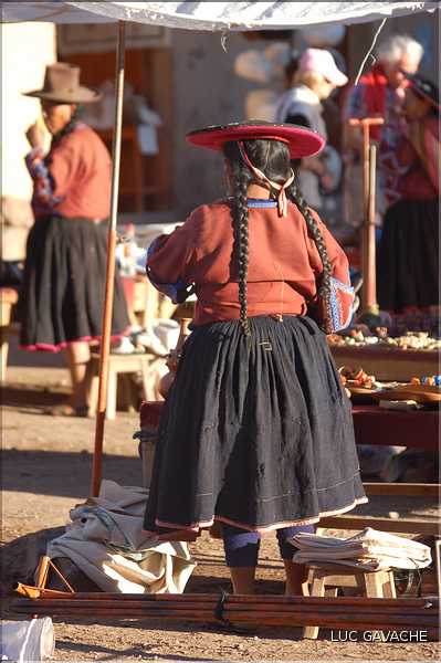73 Tenue traditionnel des femmes du Village de Raqchi, au Sud Est de Cuzco (1)