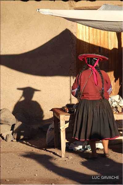 73 Tenue traditionnel des femmes du Village de Raqchi, au Sud Est de Cuzco (3)