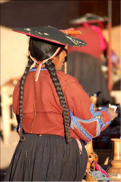 73 Tenue traditionnel des femmes du Village de Raqchi, au Sud Est de Cuzco (4)