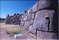 75 Le site Inca de  Saqsayhuaman, posséde des restes de murs avec des pierres finements ajustées (2)