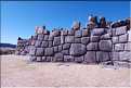 75 Le site Inca de  Saqsayhuaman, posséde des restes de murs avec des pierres finements ajustées (3)