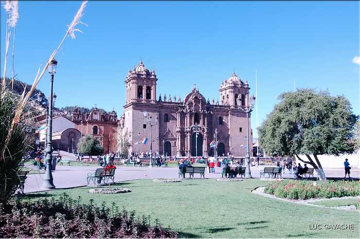 79 Cathédrale de Cuzco sur la place d'armes (1)