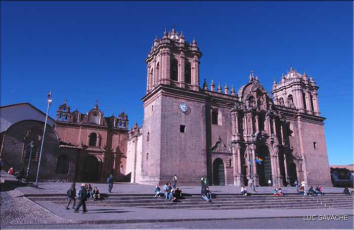 79 Cathédrale de Cuzco sur la place d'armes (2)