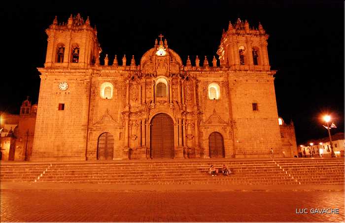 79 Cathédrale de Cuzco sur la place d'armes (4)