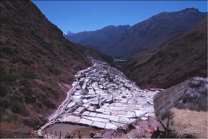 92 Les Salines de Maras, qui étaient exploitées avant même l'arrivé des Inca, compte près de 4.000 bassins (17)