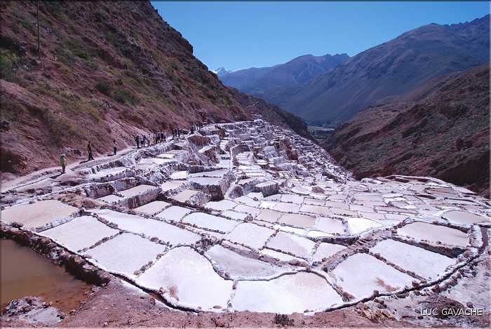 92 Les Salines de Maras, qui étaient exploitées avant même l'arrivé des Inca, compte près de 4.000 bassins (23)