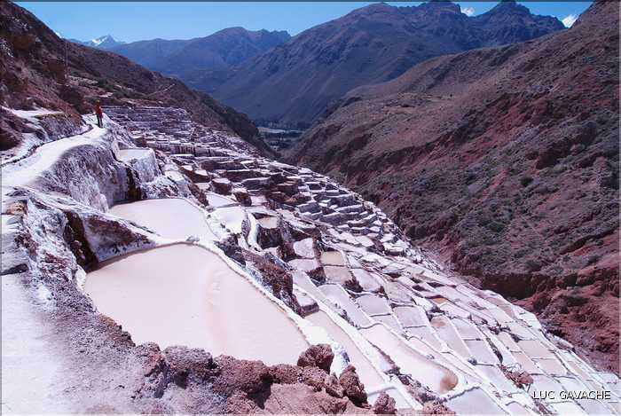 92 Les Salines de Maras, qui étaient exploitées avant même l'arrivé des Inca, compte près de 4.000 bassins (35)