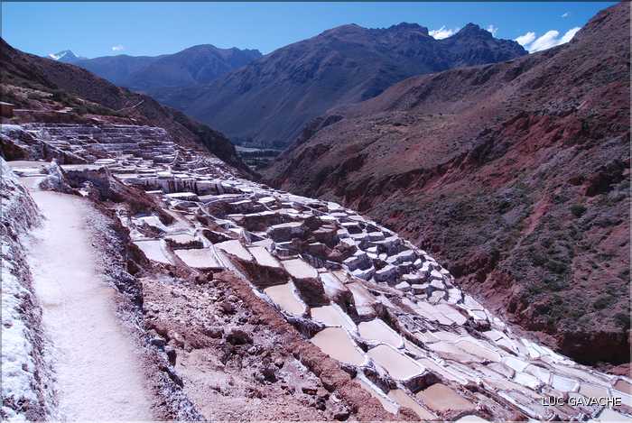 92 Les Salines de Maras, qui étaient exploitées avant même l'arrivé des Inca, compte près de 4.000 bassins (39)